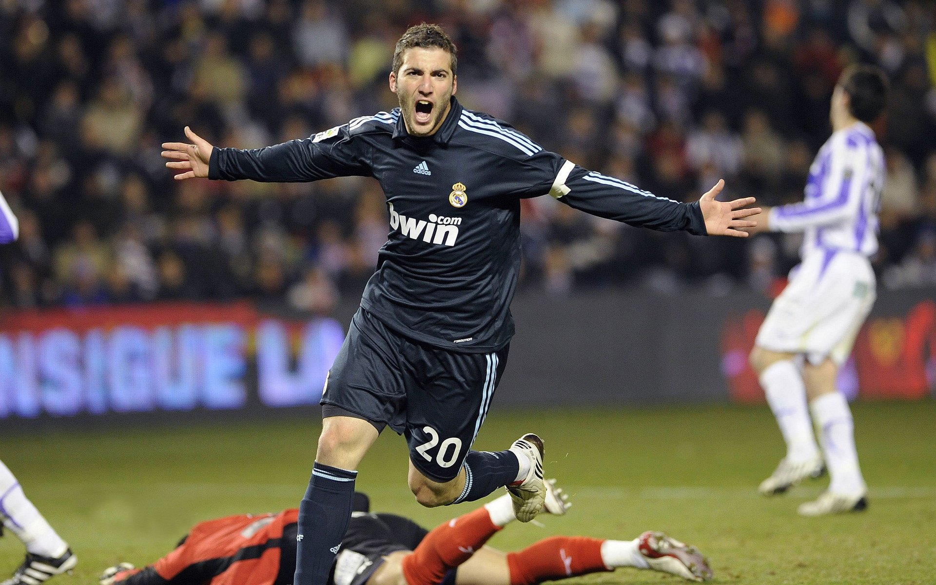 《Uzi：传奇选手的再次崛起，期待新辉煌》，uzi人物传记