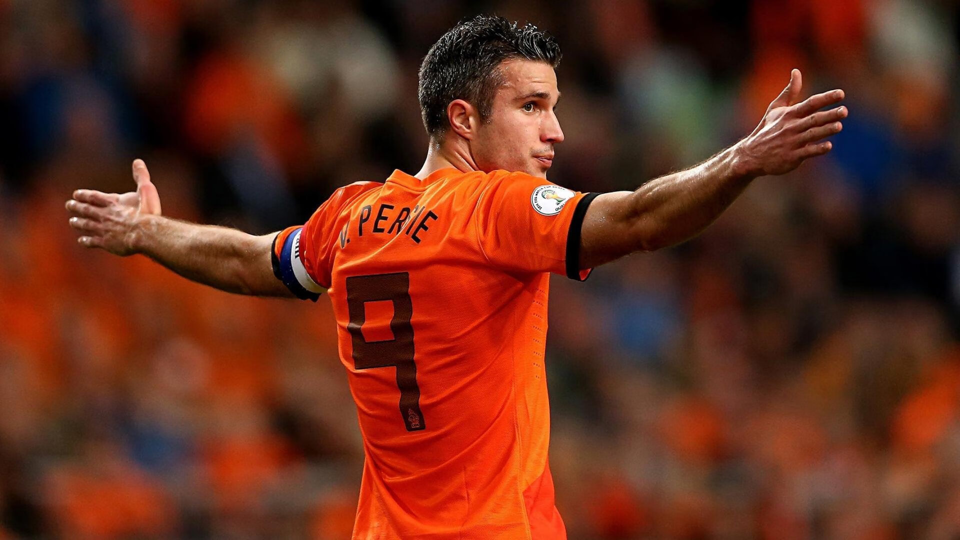 爱游戏在线-《跨界合作频发：电竞与娱乐、时尚圈的深度融合》，电竞产业与其他产业的融合